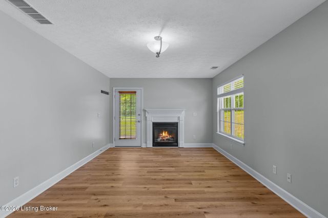 7108 Emily Ann Ln, Crestwood, KY 40014