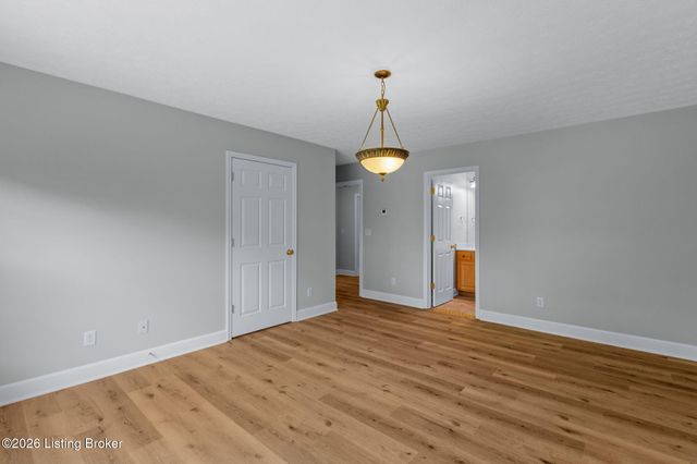 7108 Emily Ann Ln, Crestwood, KY 40014