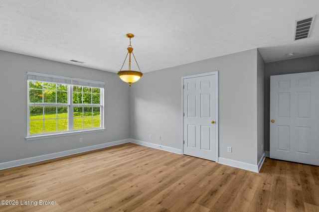 7108 Emily Ann Ln, Crestwood, KY 40014