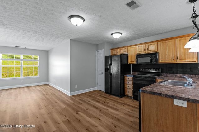 7108 Emily Ann Ln, Crestwood, KY 40014