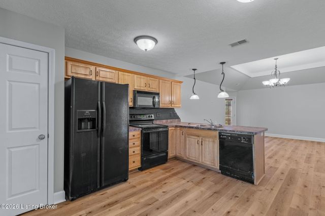 7108 Emily Ann Ln, Crestwood, KY 40014