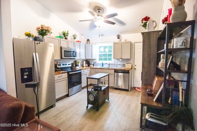 233 Cedar Ridge Lane, Havelock, NC 28532