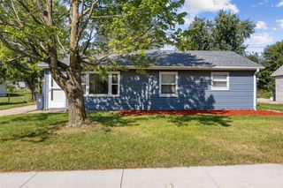 3711 Oakland Rd NE NE, Cedar Rapids, IA 52402