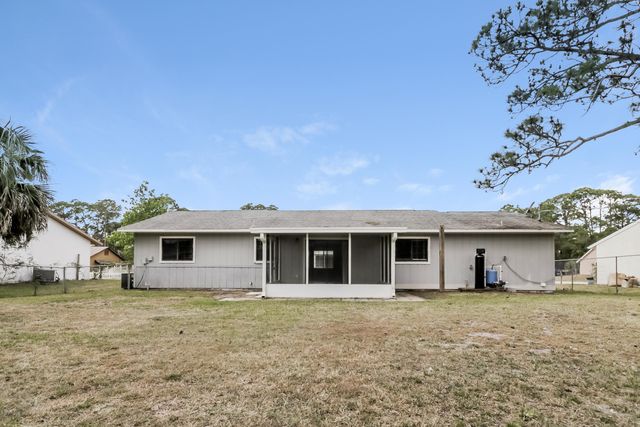 431 Tropicaire Avenue SW, Palm Bay, FL 32908