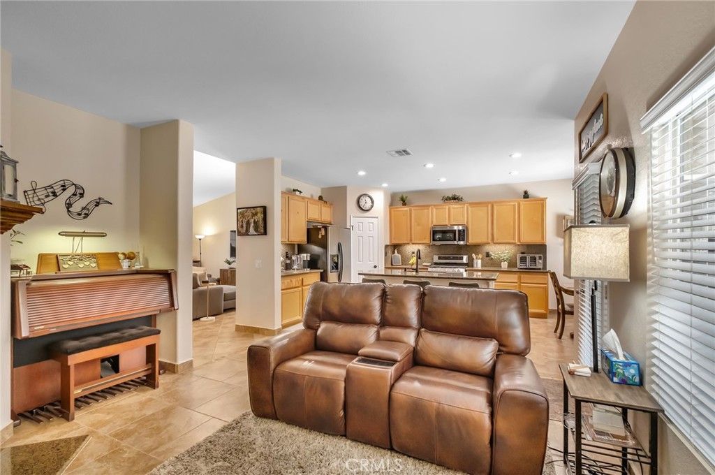 Image 12 of property listing at 12463 Antelope Drive, Victorville, CA 92392