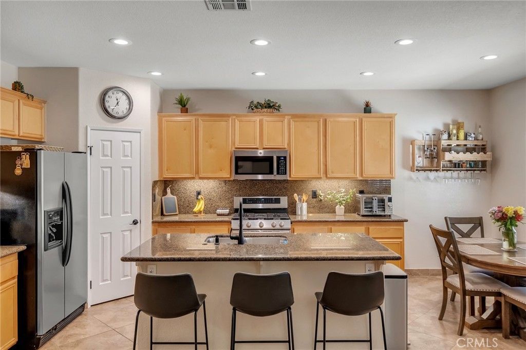Image 13 of property listing at 12463 Antelope Drive, Victorville, CA 92392