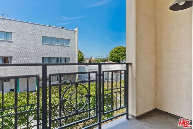 225 S Hamilton Drive 106, Beverly Hills, CA 90211