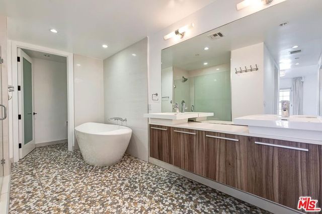 225 S Hamilton Drive 106, Beverly Hills, CA 90211