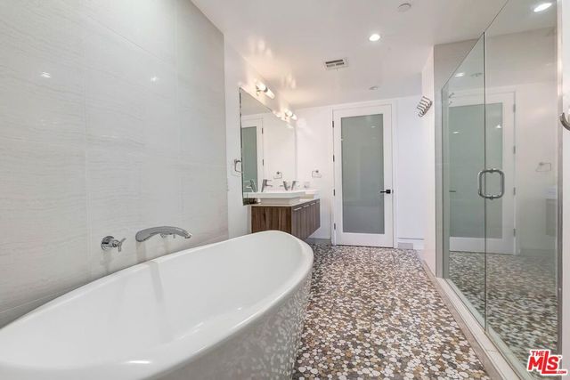 225 S Hamilton Drive 106, Beverly Hills, CA 90211