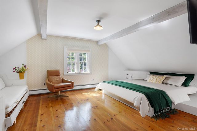 95 E Broadway, Roslyn, NY 11576