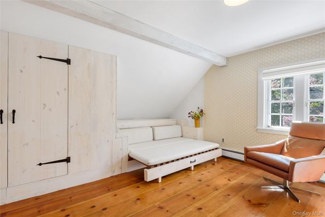 95 E Broadway, Roslyn, NY 11576