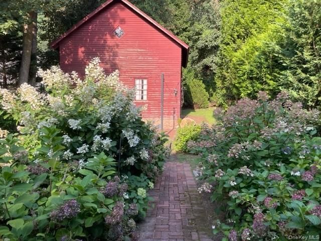 95 E Broadway, Roslyn, NY 11576