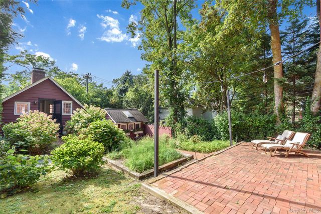 95 E Broadway, Roslyn, NY 11576