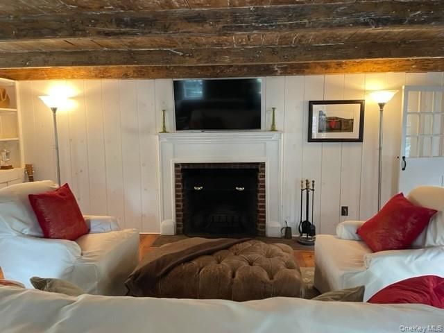 95 E Broadway, Roslyn, NY 11576