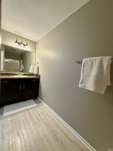 14926 Cypress Pointe Drive, Fort Wayne, IN 46818