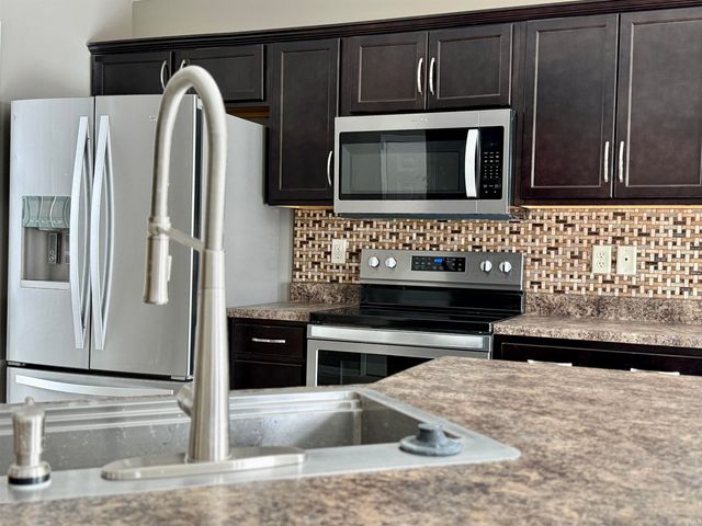 14926 Cypress Pointe Drive, Fort Wayne, IN 46818