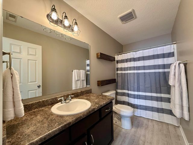 14926 Cypress Pointe Drive, Fort Wayne, IN 46818