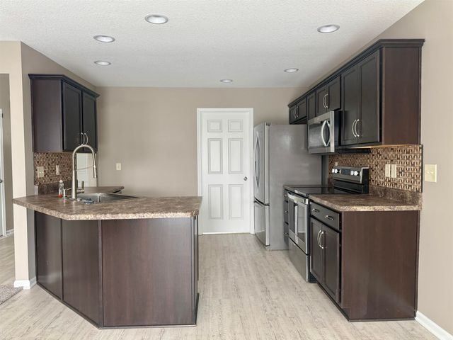 14926 Cypress Pointe Drive, Fort Wayne, IN 46818