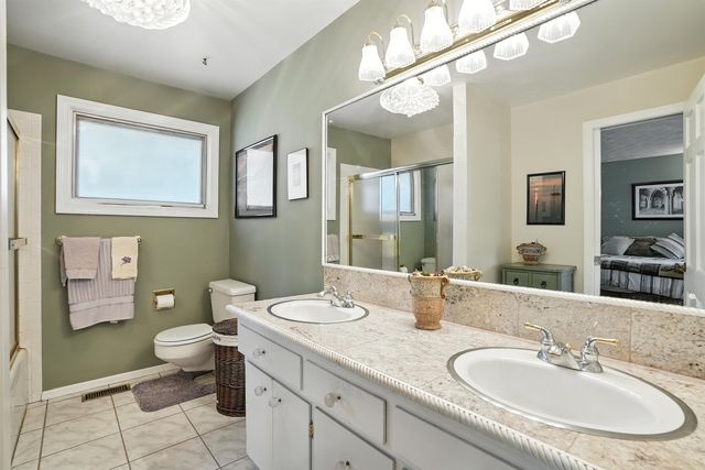 1026 W WOODWAY Ave, Spokane, WA 99218