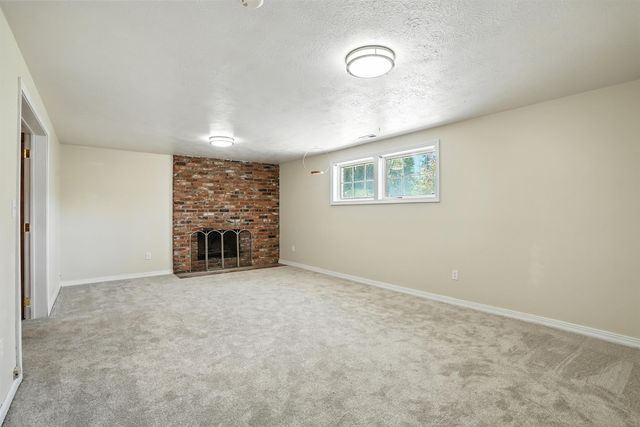 1026 W WOODWAY Ave, Spokane, WA 99218