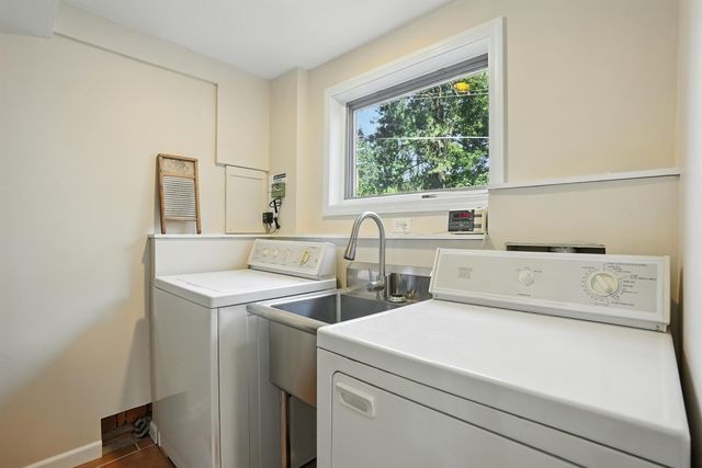 1026 W WOODWAY Ave, Spokane, WA 99218