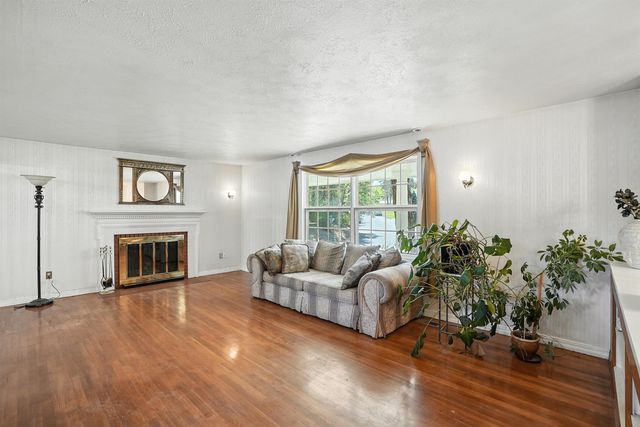 1026 W WOODWAY Ave, Spokane, WA 99218