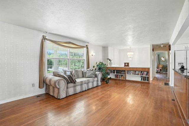 1026 W WOODWAY Ave, Spokane, WA 99218