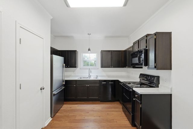 508 Bentwood DR, Leander, TX 78641