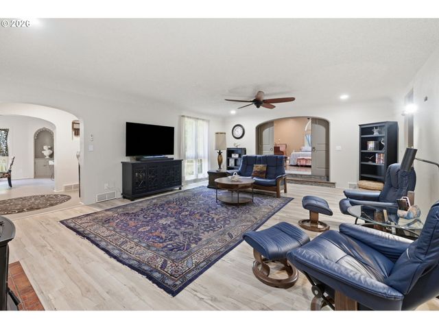 4000 E 24TH Ave, Eugene, OR 97403