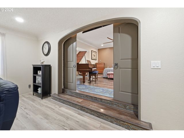4000 E 24TH Ave, Eugene, OR 97403
