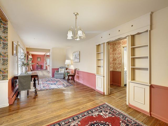 4230 Ewing Avenue N, Robbinsdale, MN 55422