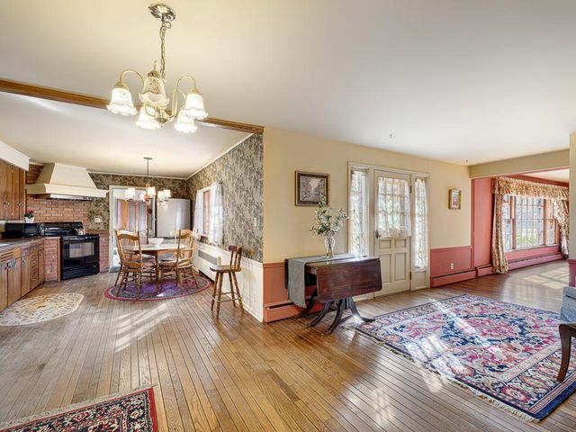 4230 Ewing Avenue N, Robbinsdale, MN 55422