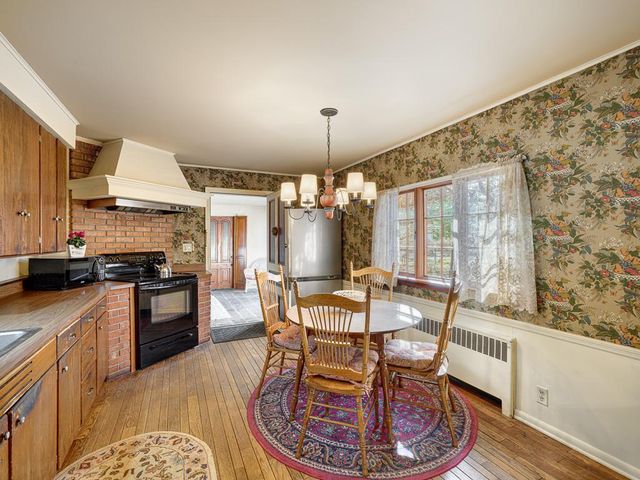 4230 Ewing Avenue N, Robbinsdale, MN 55422