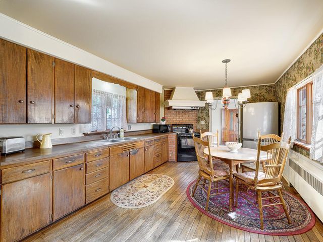 4230 Ewing Avenue N, Robbinsdale, MN 55422