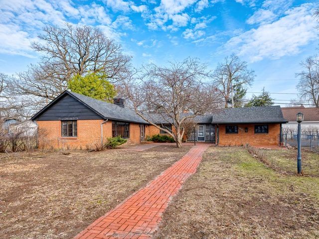 4230 Ewing Avenue N, Robbinsdale, MN 55422