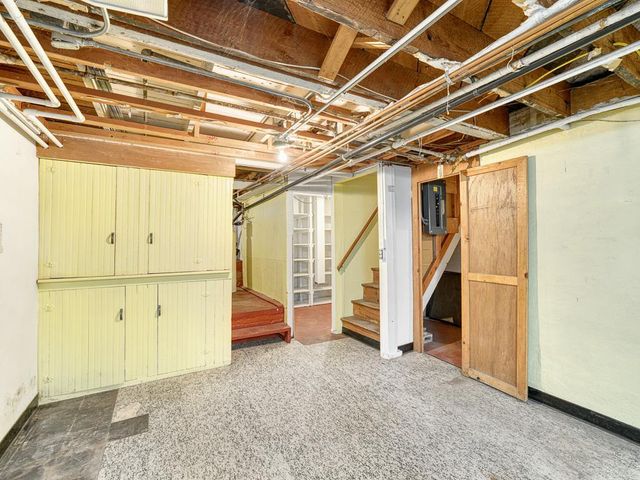 4230 Ewing Avenue N, Robbinsdale, MN 55422