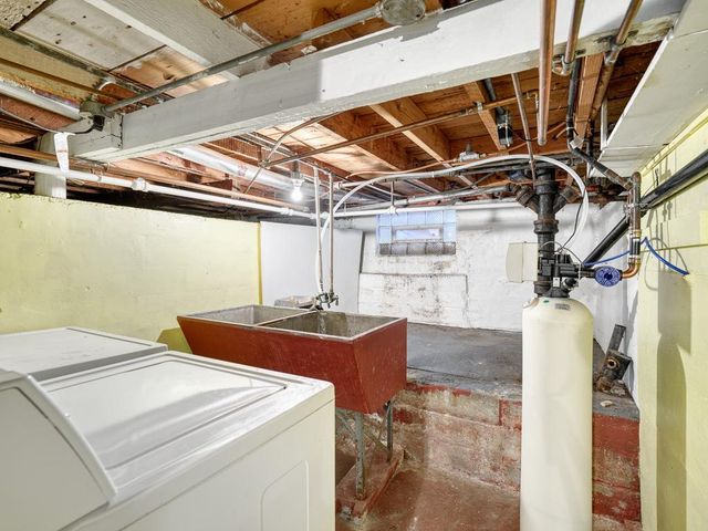 4230 Ewing Avenue N, Robbinsdale, MN 55422