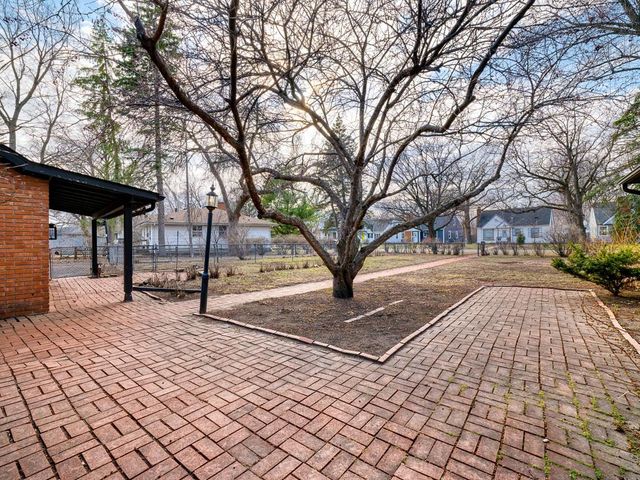 4230 Ewing Avenue N, Robbinsdale, MN 55422