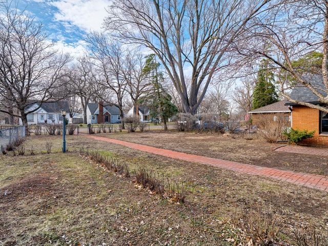 4230 Ewing Avenue N, Robbinsdale, MN 55422