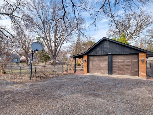 4230 Ewing Avenue N, Robbinsdale, MN 55422