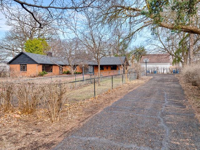 4230 Ewing Avenue N, Robbinsdale, MN 55422