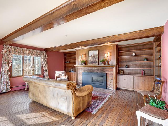 4230 Ewing Avenue N, Robbinsdale, MN 55422