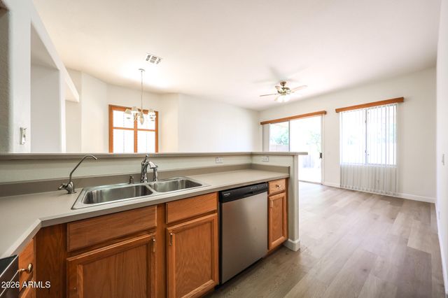 420 W HALF MOON Way, Chandler, AZ 85225