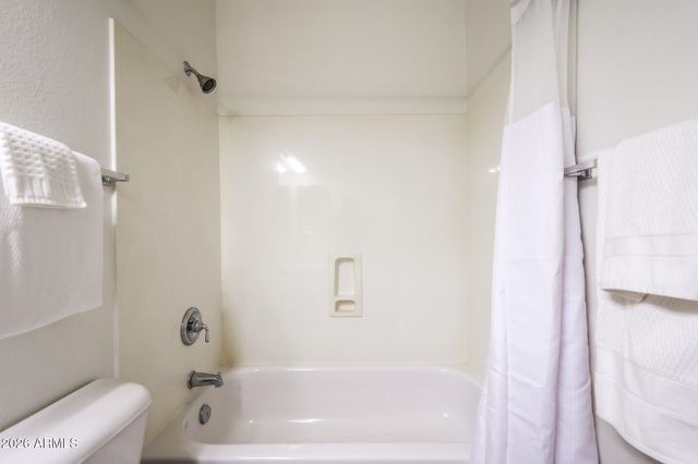 420 W HALF MOON Way, Chandler, AZ 85225