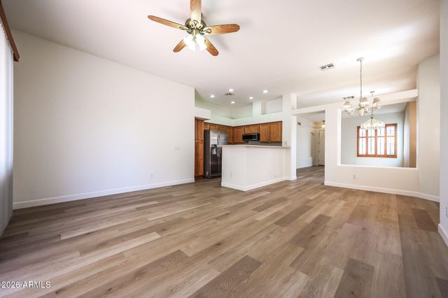 420 W HALF MOON Way, Chandler, AZ 85225