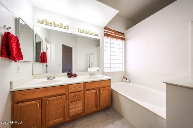 420 W HALF MOON Way, Chandler, AZ 85225