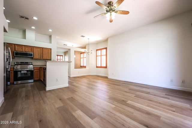 420 W HALF MOON Way, Chandler, AZ 85225