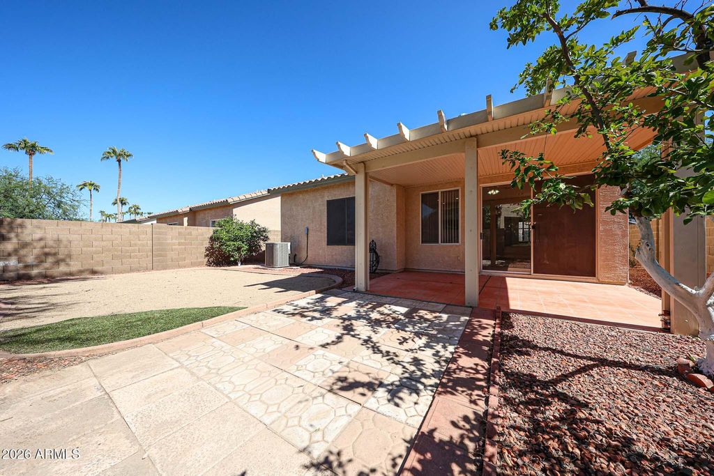 420 W HALF MOON Way, Chandler, AZ 85225 — photo 2
