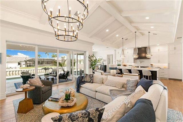 750 Myrtle TER, Naples, FL 34103