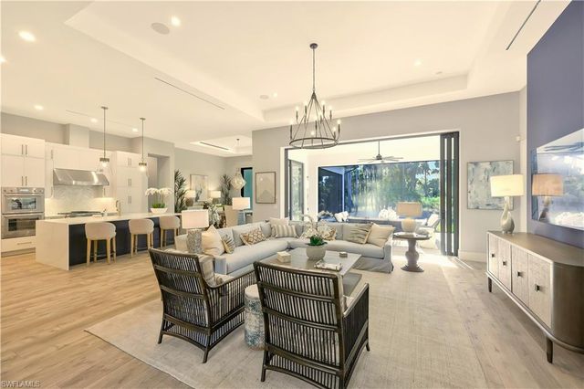 750 Myrtle TER, Naples, FL 34103